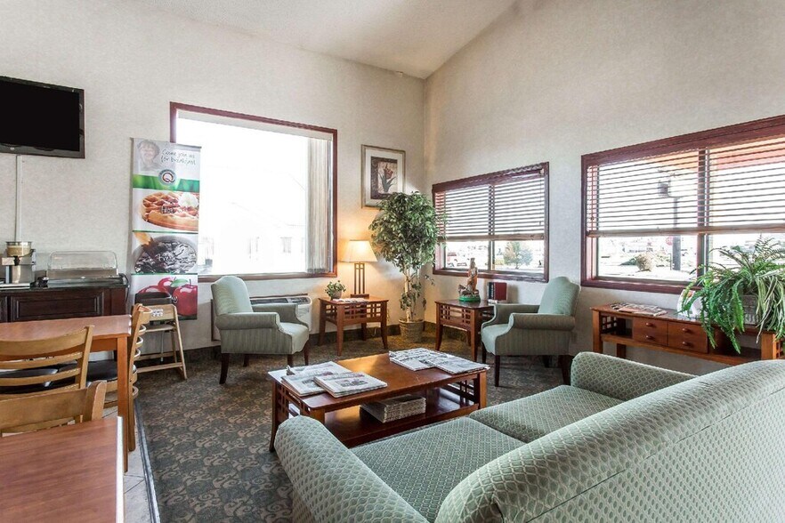 More Photos Of 180 Gunnison River Dr, Delta Hotel For Sale