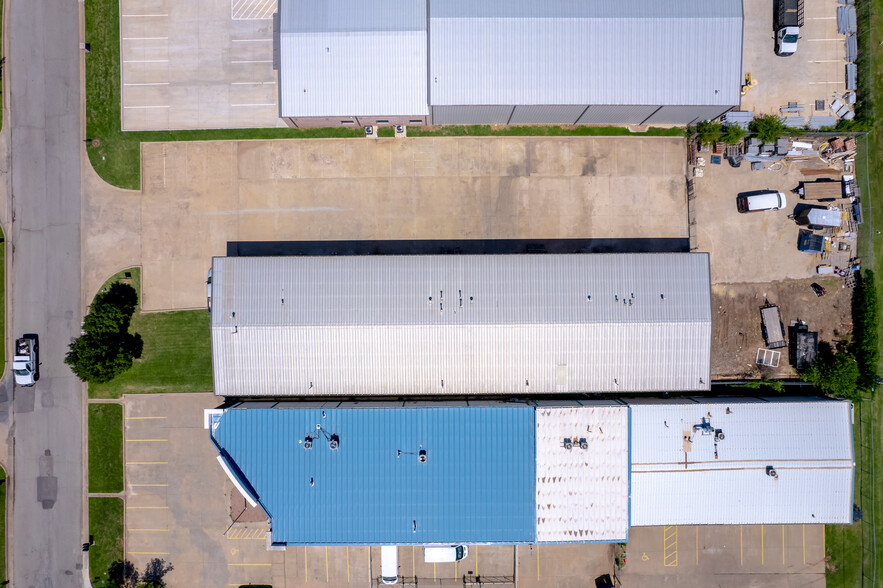 More Photos Of 14900 Bristol Park Blvd, Edmond Warehouse For Lease