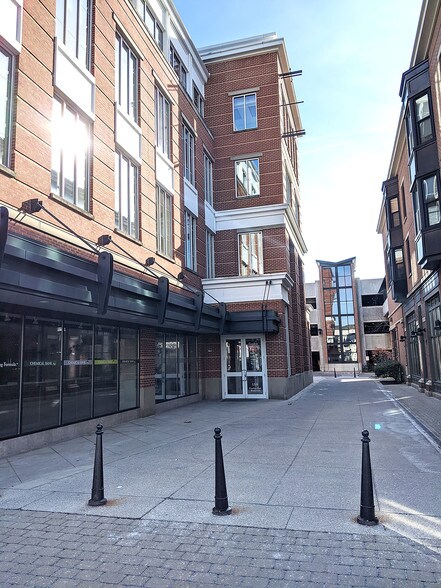 More Photos Of 139-159 Crocker Park Blvd, Westlake Coworking Space