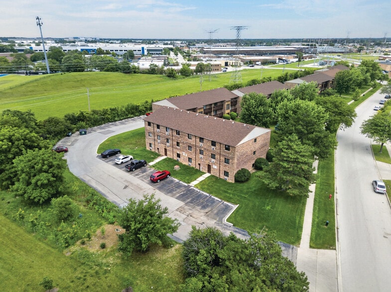 More Photos Of 450 Perrie Dr, Elk Grove Village Apartments For Sale