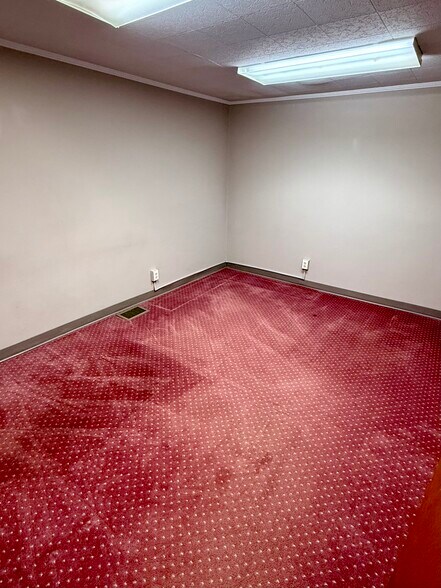 More Photos Of 108 S Main St, Madisonville Office Residential For Sale