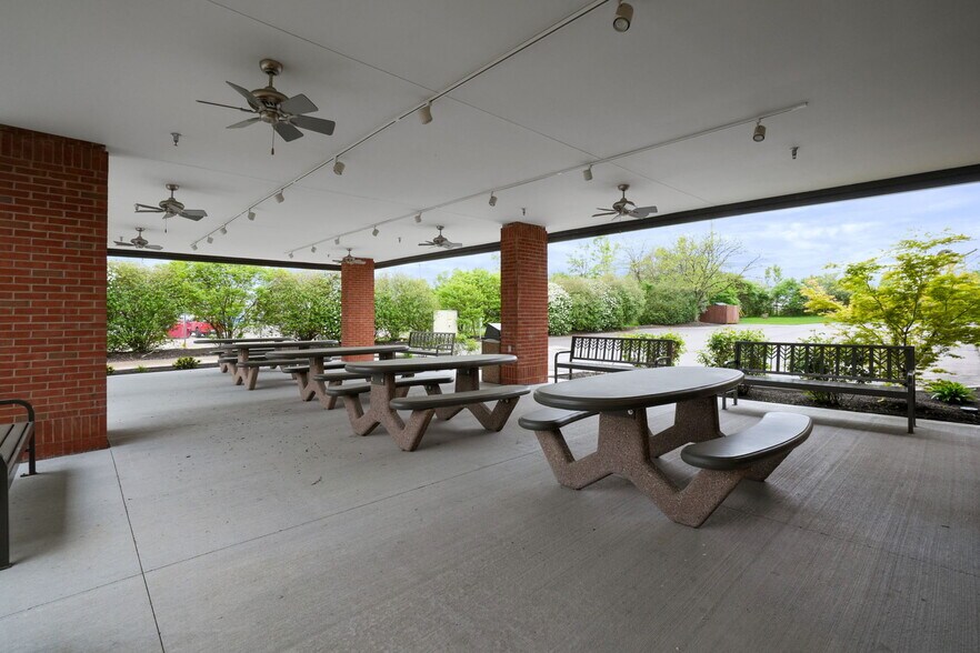 More Photos Of 201 Outerbelt St, Columbus Office For Sale