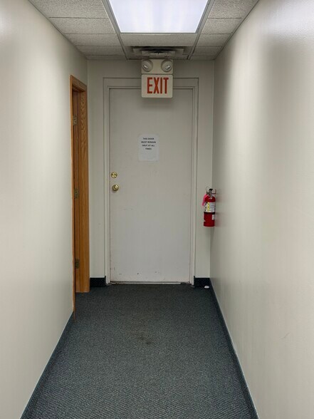 More Photos Of 5833 Pecan St, North Branch Office For Sale