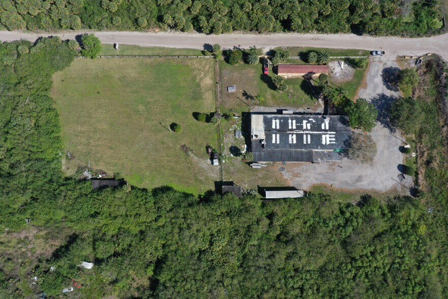 More Photos Of 9891-9915 W US HWY 27, Clewiston Flex For Sale