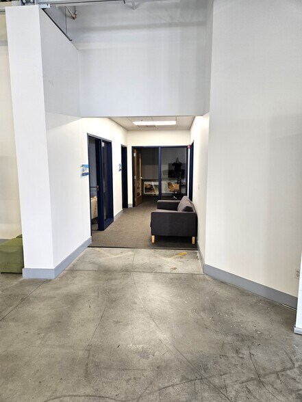 More Photos Of 1065 Andrew Dr, West Chester Flex For Lease