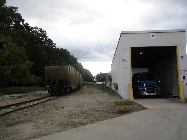 More Photos Of 2800 Estes St, Norton Shores Manufacturing For Sale