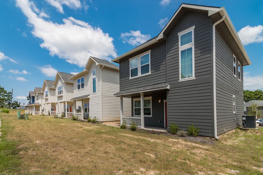 More Photos Of 340 Bowers Blvd, Huntsville Apartments For Sale