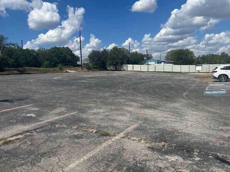 More Photos Of 13525 Wetmore Rd, San Antonio Restaurant For Lease