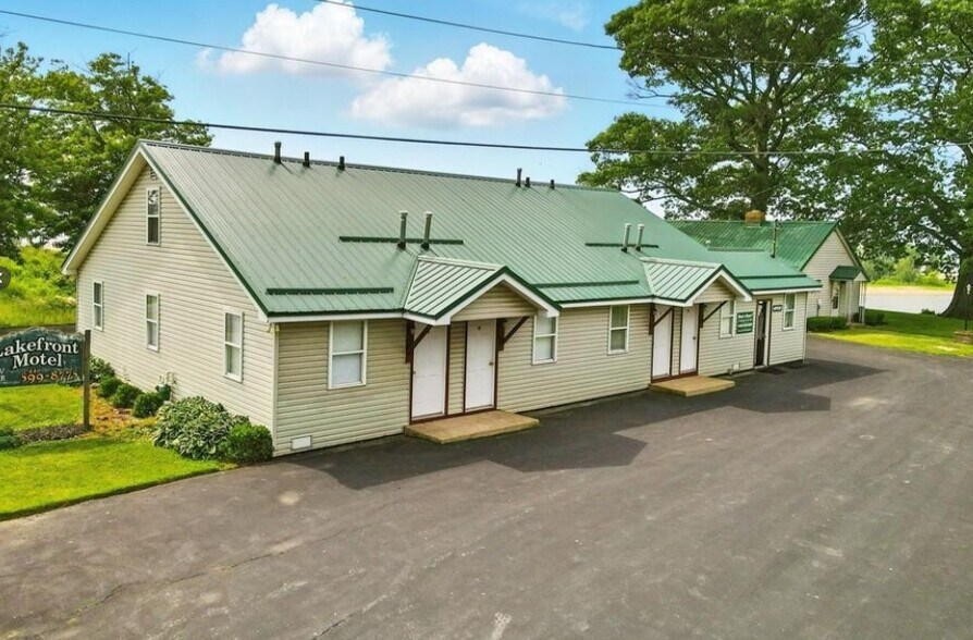 Primary Photo Of 298 Park Ave, Conneaut Hospitality For Sale