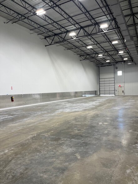 More Photos Of 1100 Lakeside Parkway, Flower Mound Industrial For Lease