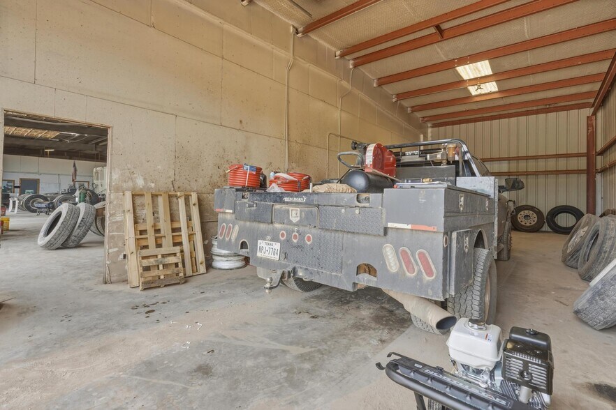 More Photos Of 2895 E US Highway 80, Abilene Warehouse For Lease