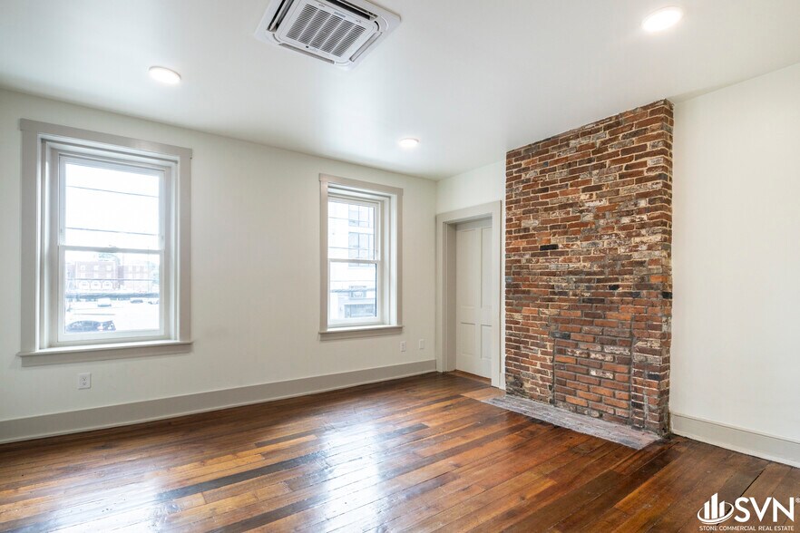 More Photos Of 150 W Short St, Lexington Office For Lease