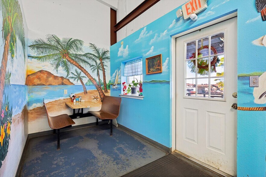 More Photos Of 317 W FM 120, Pottsboro General Retail For Sale