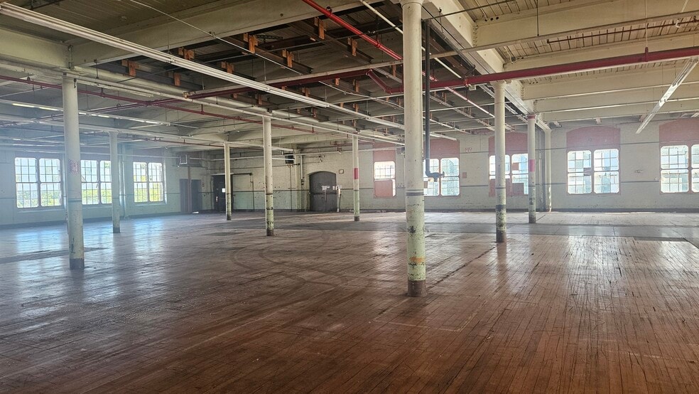 More Photos Of 159 Singleton St, Woonsocket Manufacturing For Lease