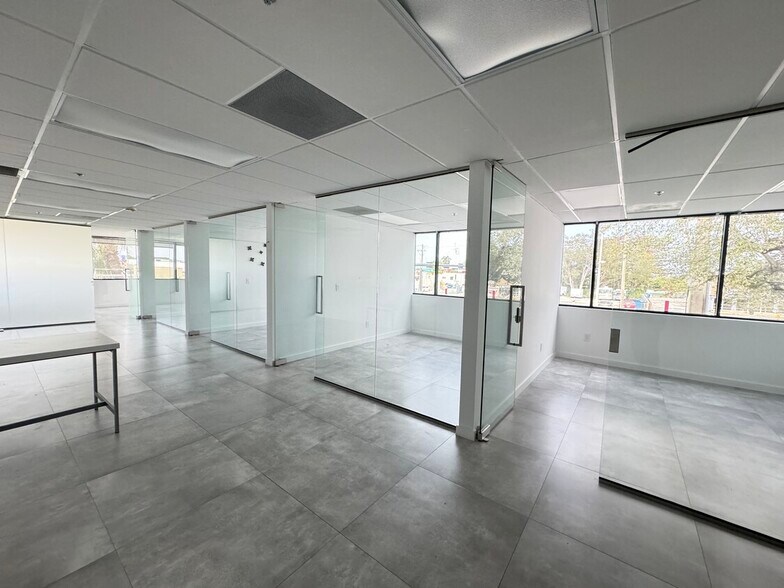 More Photos Of 2870 Stirling Rd, Hollywood Light Distribution For Lease