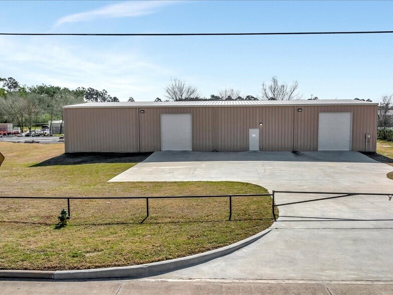 More Photos Of 1807 Webber Lufkin TX 75904 st, Lufkin Warehouse For Lease