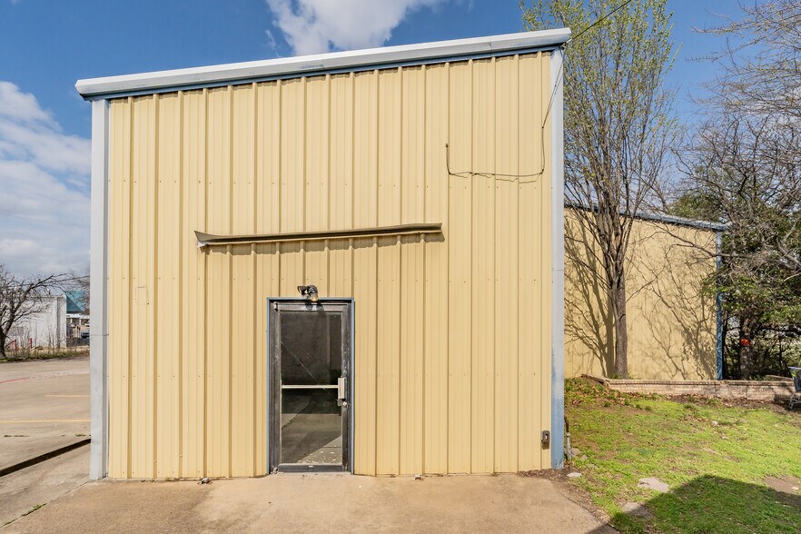 More Photos Of 7235 Glenview Dr, Richland Hills Office For Sale