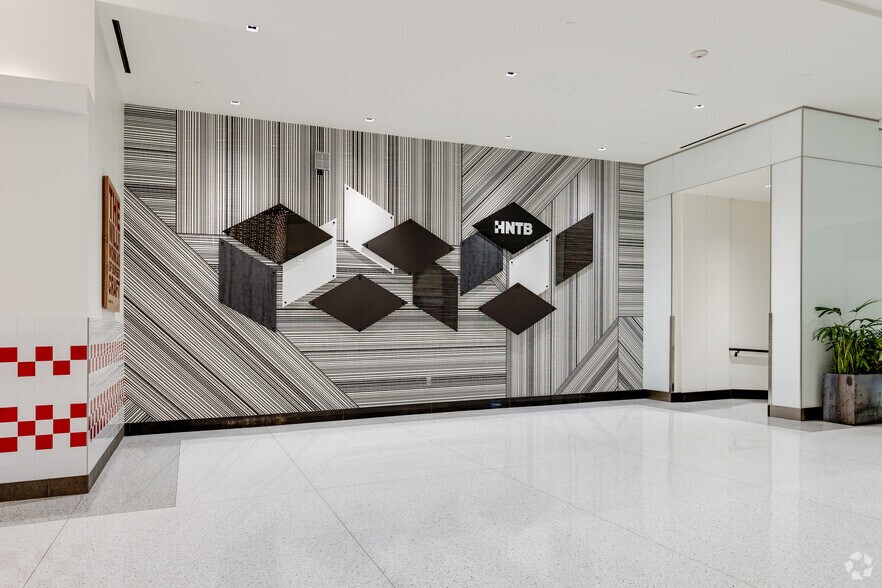 More Photos Of 60 S 6th St, Minneapolis Office For Lease