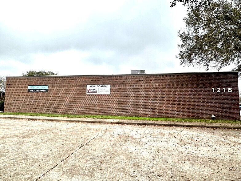More Photos Of 1216 N Velasco St, Angleton Office For Lease