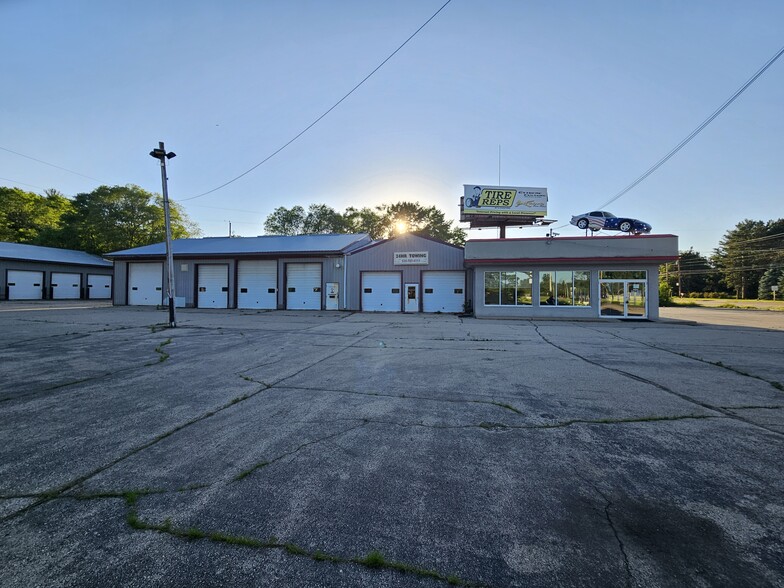 Primary Photo Of W7627 State Road 21 73, Wautoma Auto Repair For Lease