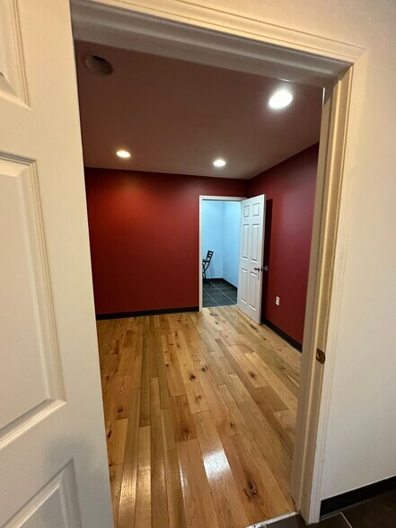 More Photos Of 129 Fairview Ave, Syracuse Flex For Sale