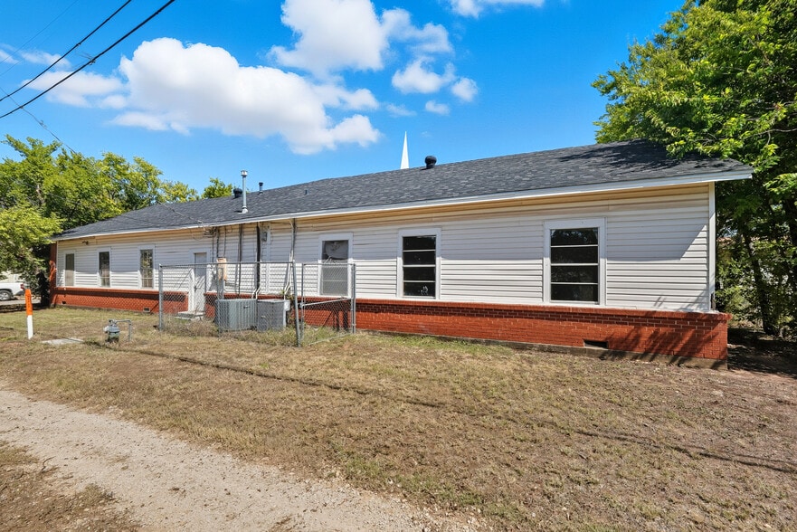 More Photos Of 1510 Portland Ave, Abilene Lodge Meeting Hall For Sale