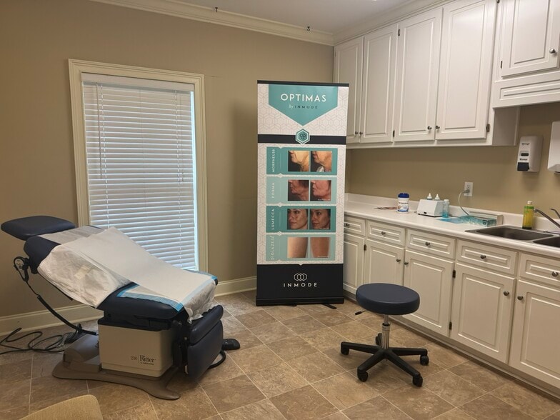 More Photos Of 1003 Fernwood Dr, Milledgeville Medical For Sale