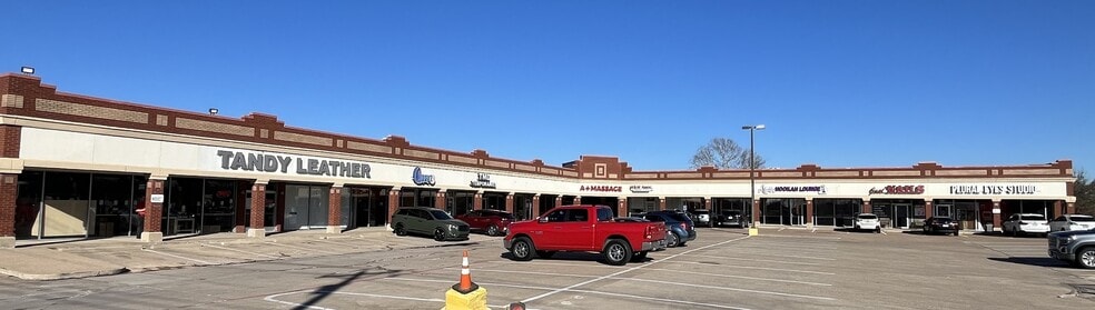 Primary Photo Of 6900 Denton Hwy, Watauga Restaurant For Lease
