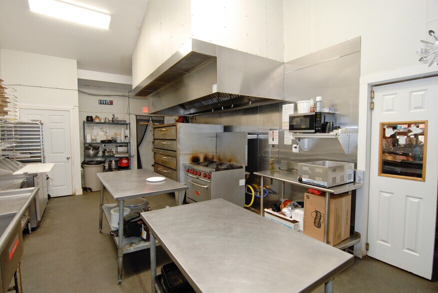 More Photos Of 2111 Sea Island Pky, Saint Helena Island General Retail For Sale