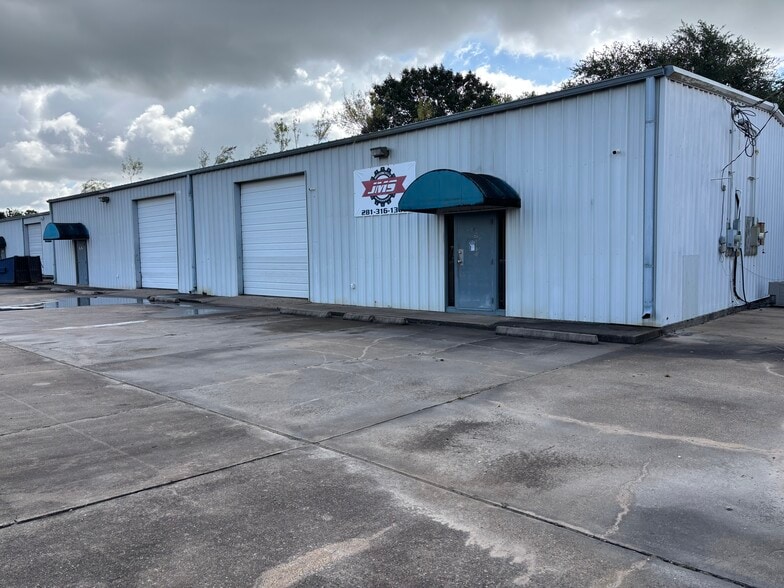 More Photos Of 1120-1132 County Road 129, Alvin Warehouse For Sale