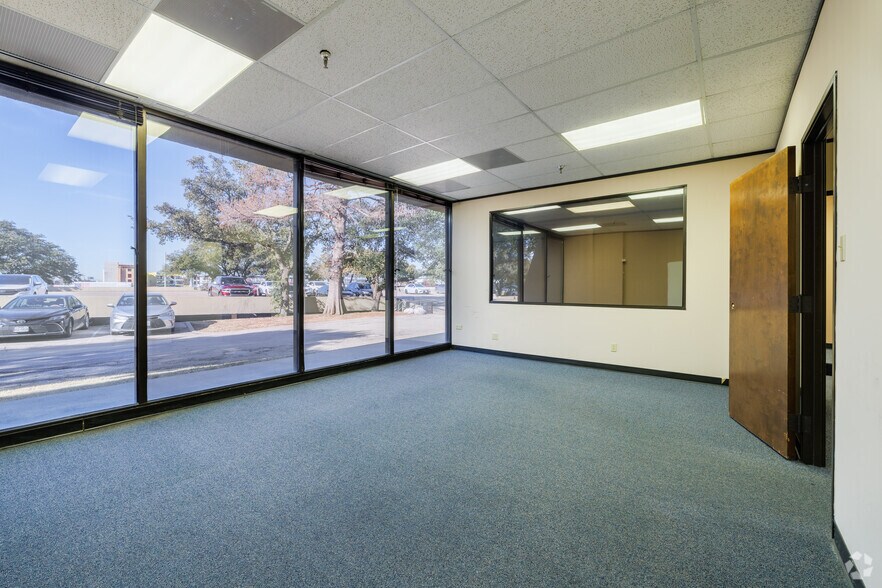 More Photos Of 8700 N Stemmons Fwy, Dallas Office For Sale