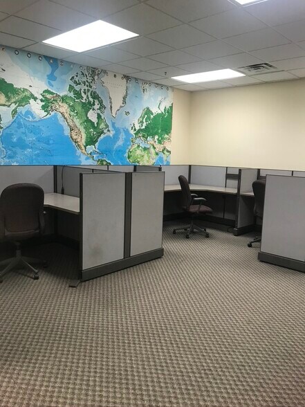 More Photos Of 1459B Field Park Cir, Marietta Flex For Lease