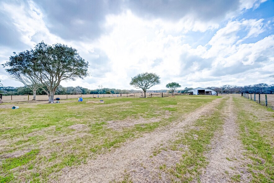 More Photos Of 1389 CR 436 HAWLEY CEMETARY Rd, Blessing Land For Sale