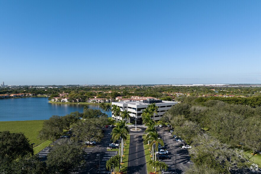 More Photos Of 8100 Oak Ln, Miami Lakes Office For Lease