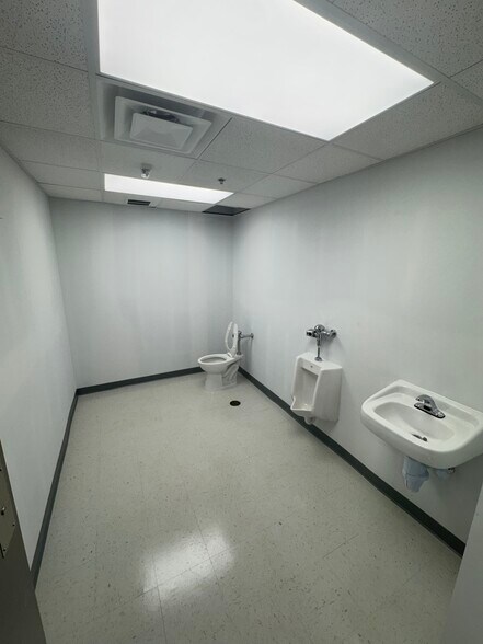 More Photos Of 1001-1003 S Bishops Ave, Rolla General Retail For Lease