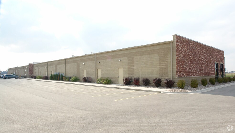 More Photos Of 825-831 Huron Rd, Green Bay Unknown For Lease