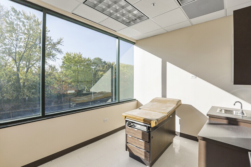 More Photos Of 14489 John Humphrey Dr, Orland Park Medical For Sale