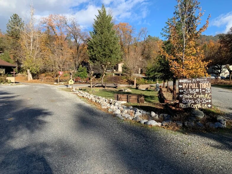 More Photos Of 19765 Gregory Creek Rd, Lakehead Trailer Camper Park For Sale