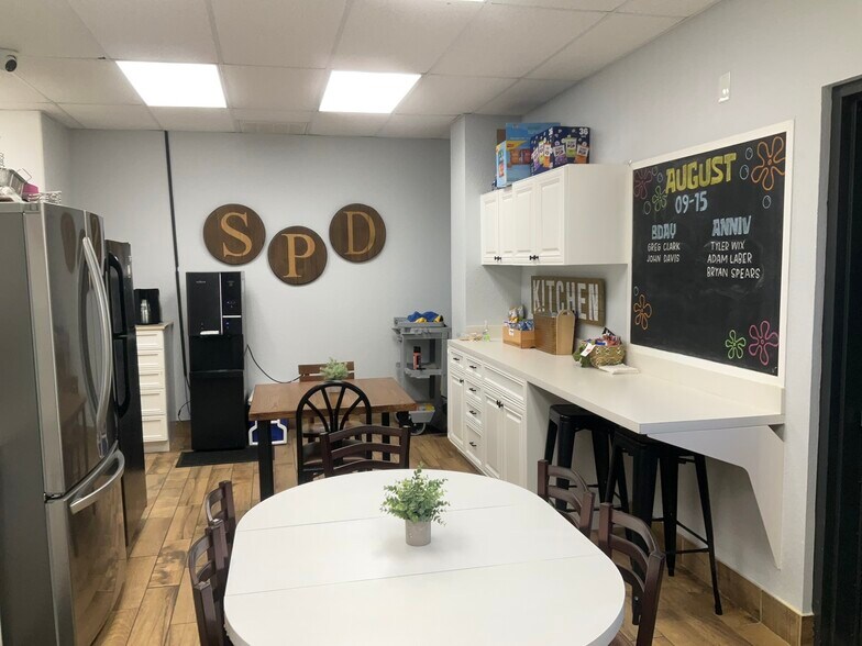More Photos Of 11607 Prospect Dr, Odessa Manufacturing For Sale