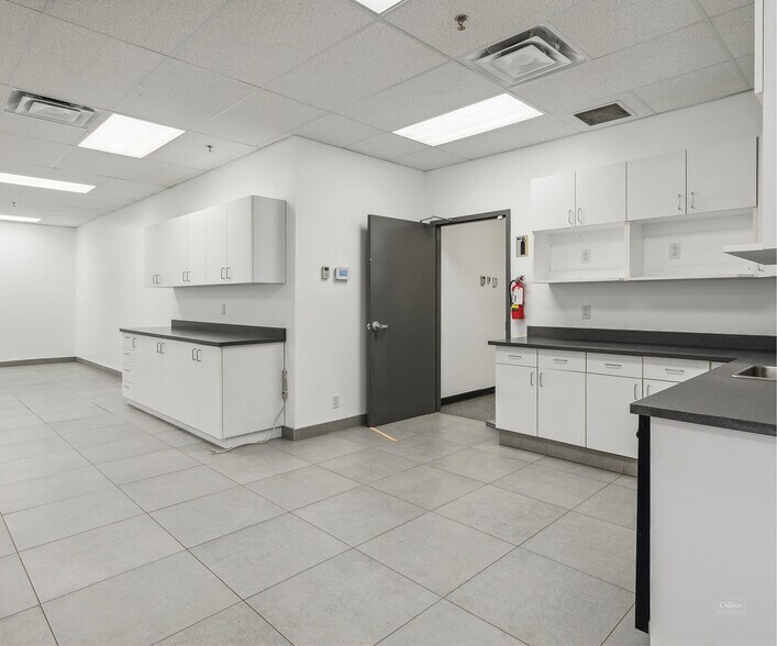 More Photos Of 100 Ironside Dr, Brampton Distribution For Lease