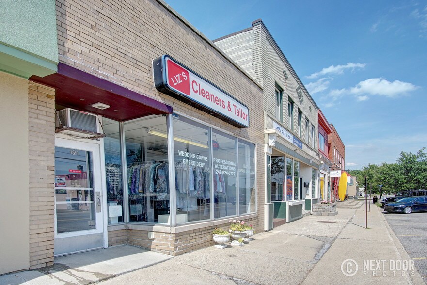 More Photos Of 121 E Walled Lake Dr, Walled Lake Storefront Retail Office For Sale