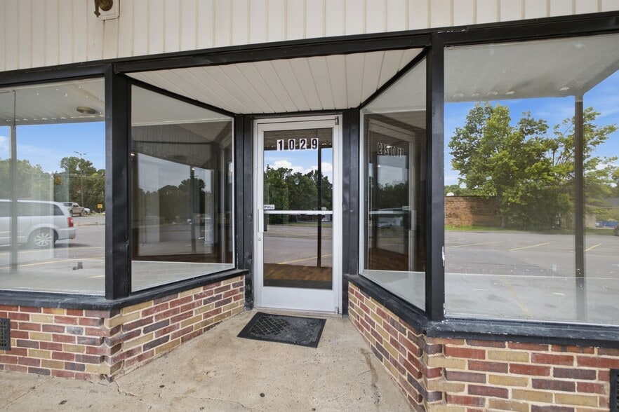 More Photos Of 1029 Park St, Westmoreland Storefront Retail Office For Sale