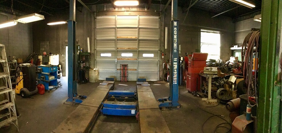 More Photos Of 133 Courthouse Ln, Bowling Green Auto Repair For Sale