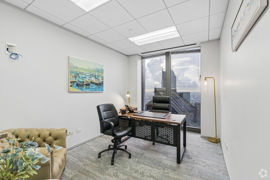 More Photos Of 700 Louisiana St, Houston Coworking Space
