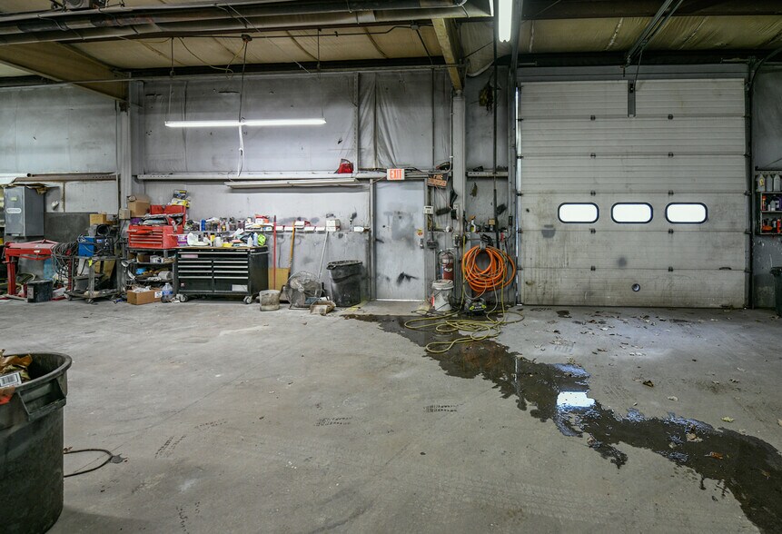 More Photos Of 438-440 Main St, East Hartford Auto Repair For Sale