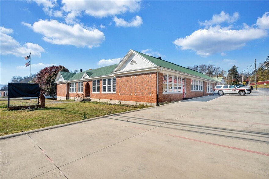 More Photos Of 5383 Lee Hwy, Troutville Freestanding For Sale
