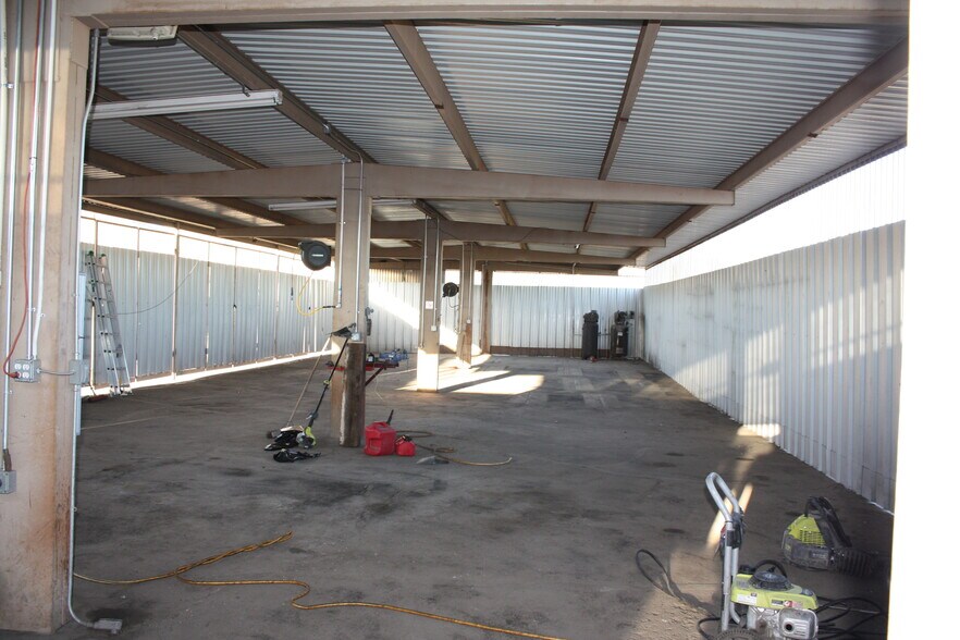 More Photos Of 9606 N Cave Creek Rd, Phoenix Auto Salvage Facility For Sale