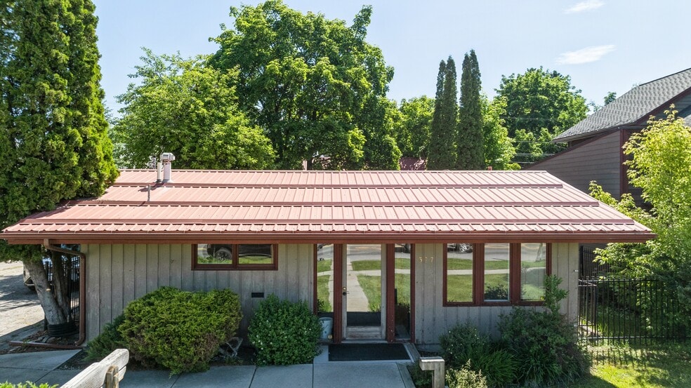 More Photos Of 327 Spokane Ave, Whitefish Flex For Sale