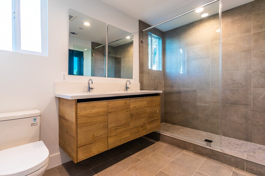 More Photos Of 5014 Pickford St, Los Angeles Apartments For Sale