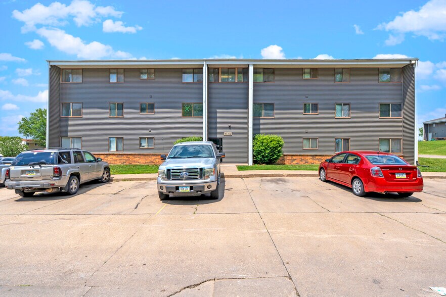 More Photos Of 7118 Hillandale Rd, Davenport Apartments For Sale